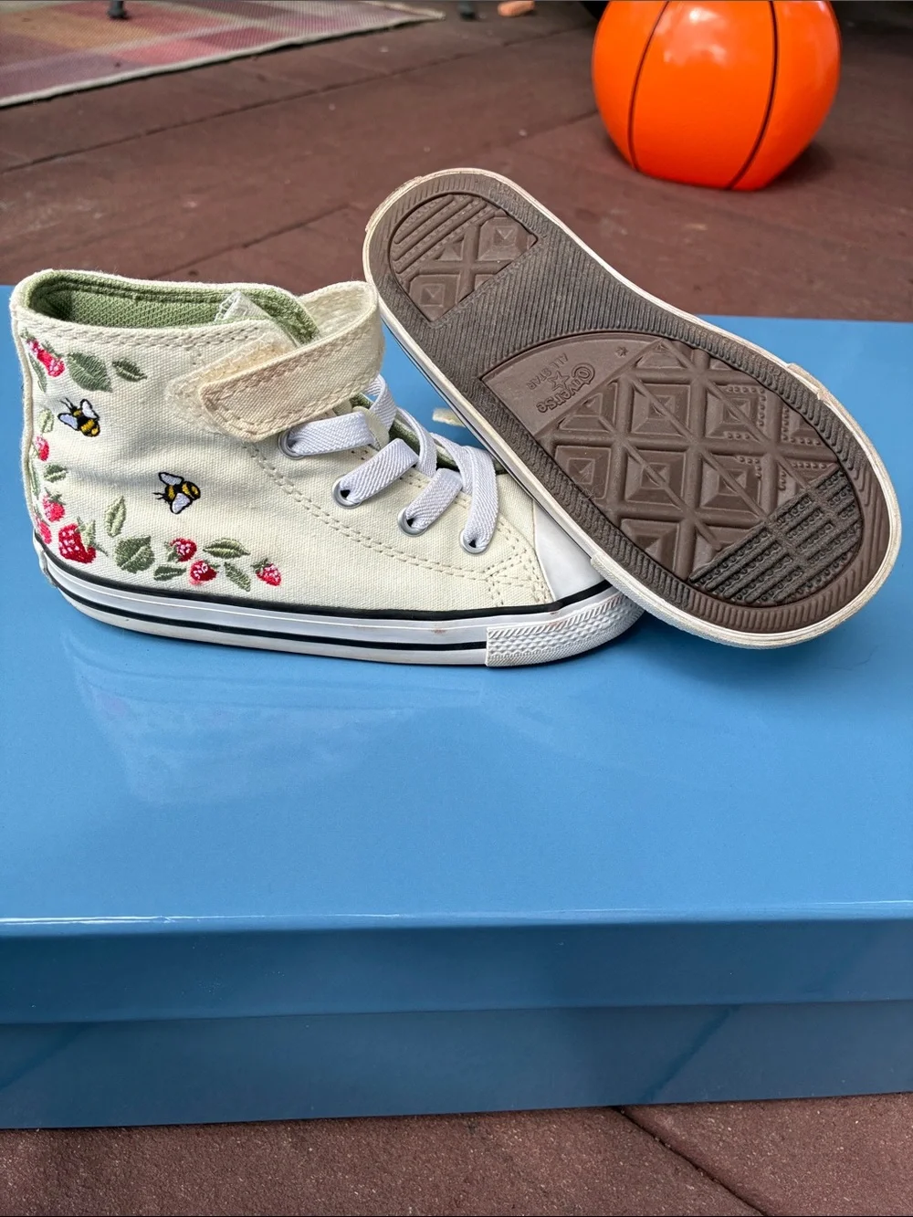 Converse Kids Cream High-Top Sneakers with Bee & Strawberry Embroidery